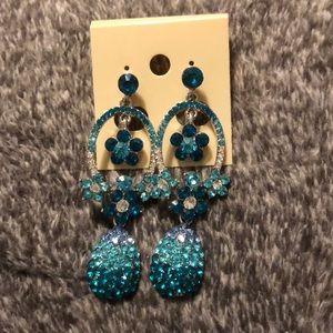 🌻 3 for 20 silver tone earrings